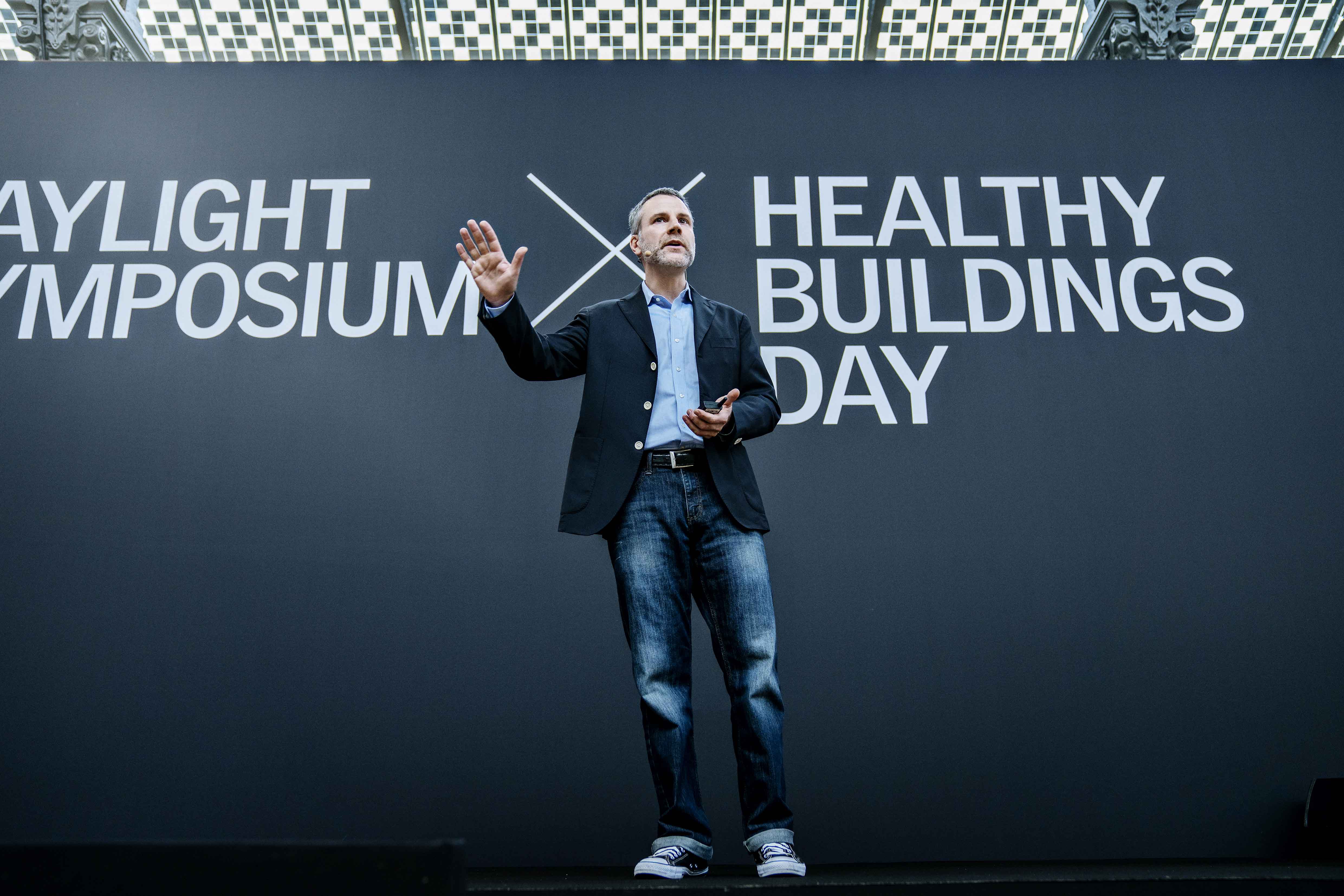 VELUX 191009 PARIS 1712