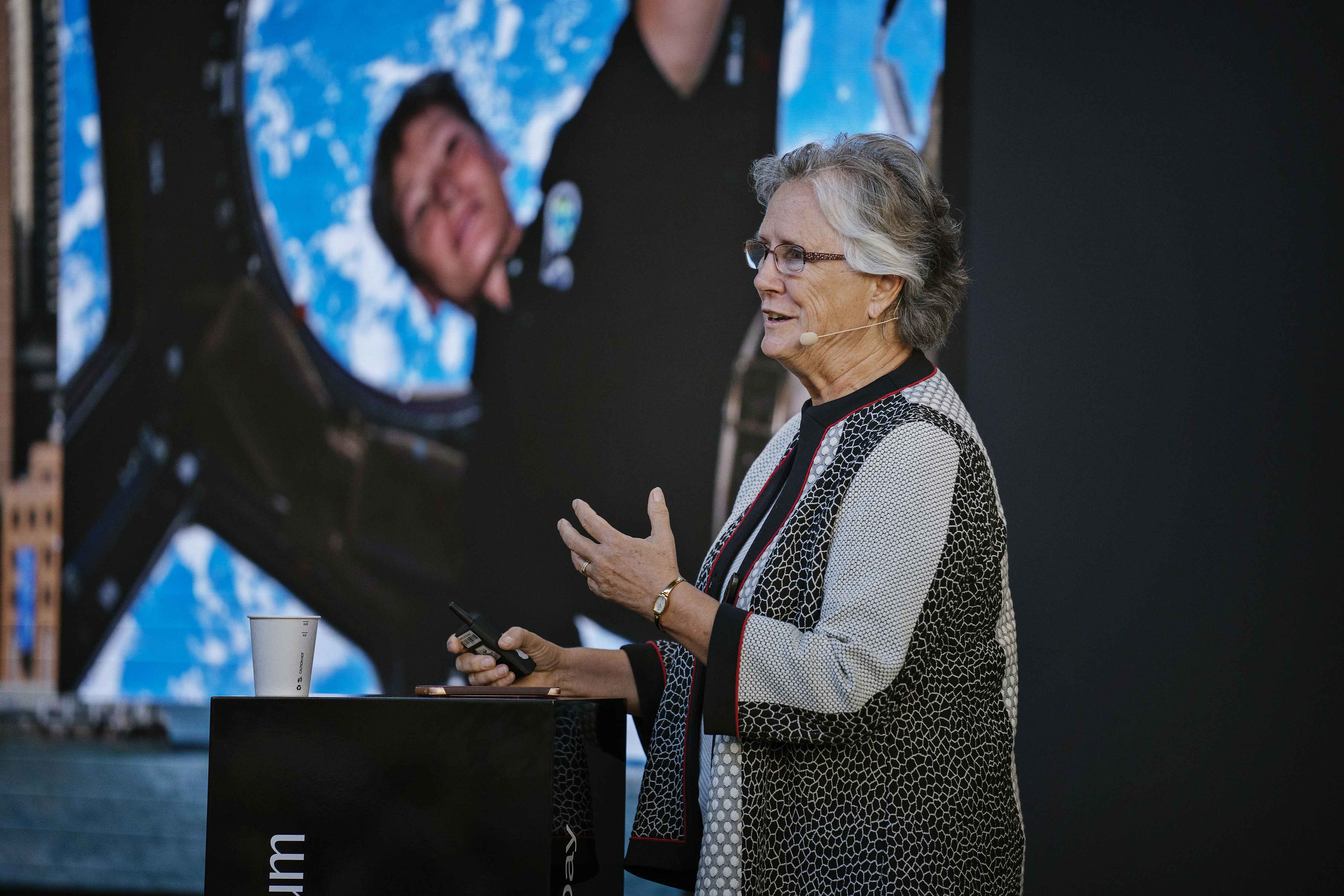 VELUX 191009 PARIS 1578