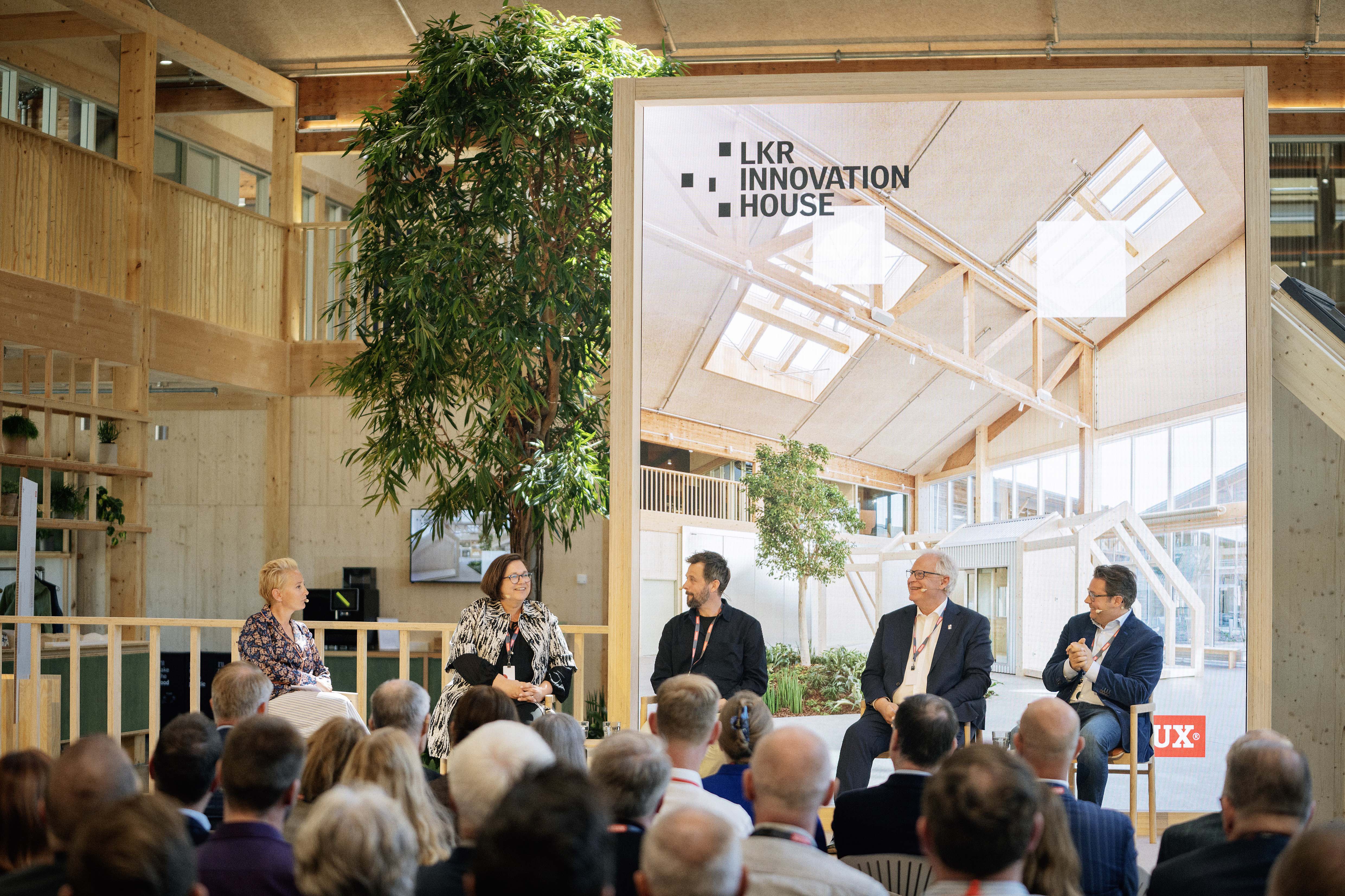 118 VELUX 250512 LKR INNOVATION HOUSE 2478